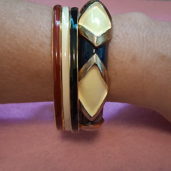 Source Unknown Jewelry - Bangle Bracelets -- Enamel -- Set of 4 -- 2 3/4" Diameter -- Red White Blue